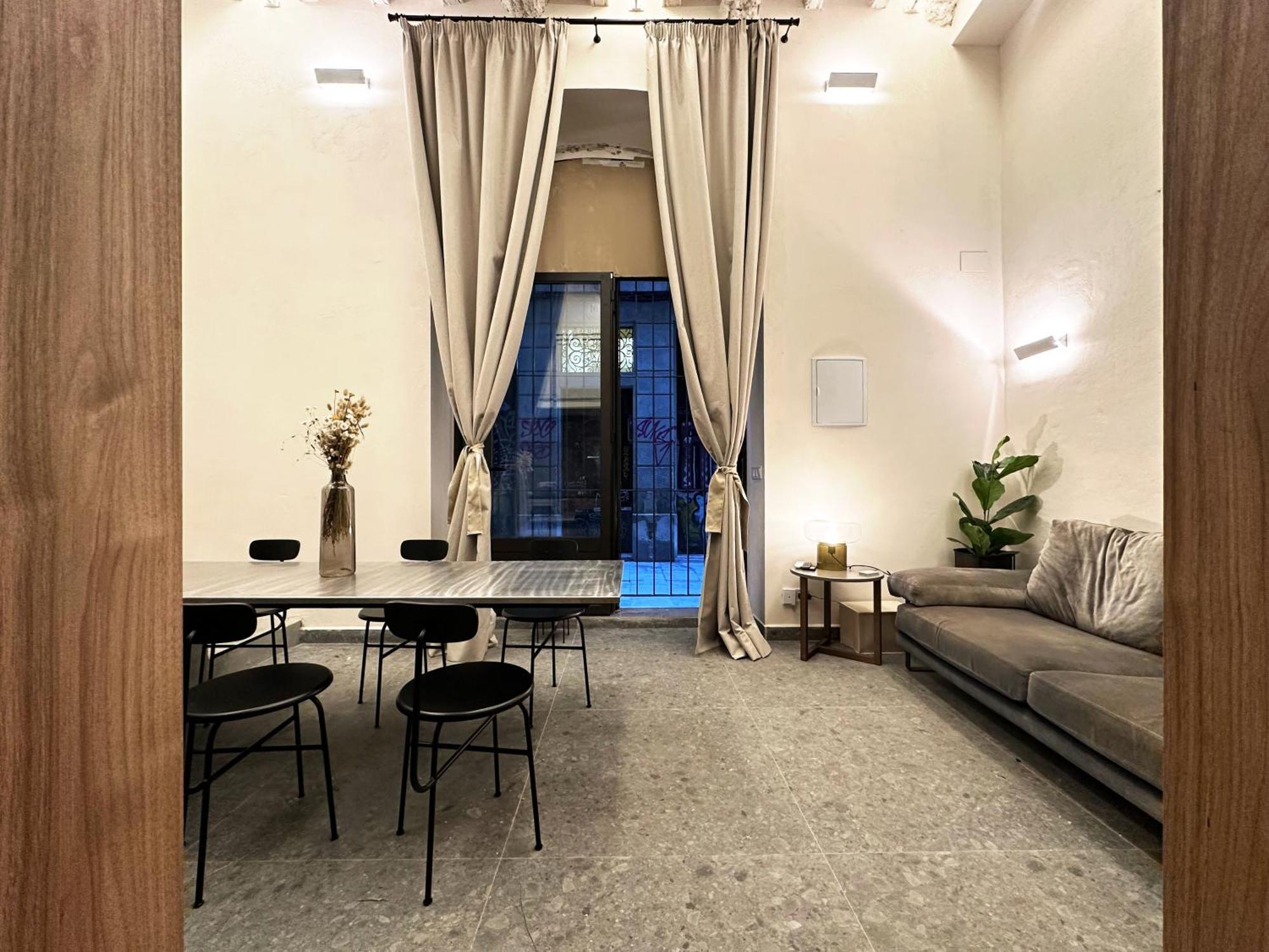 Oasis Apartments & Studios Old Town Center Барселона Экстерьер фото