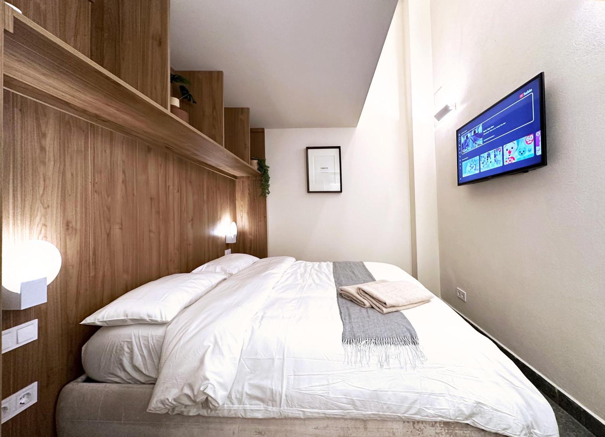 Oasis Apartments & Studios Old Town Center Барселона Экстерьер фото
